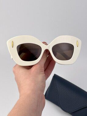 Loewe LW40127I ANAGRAM 25E Cat Eye Sunglasses – Ivory / Brown